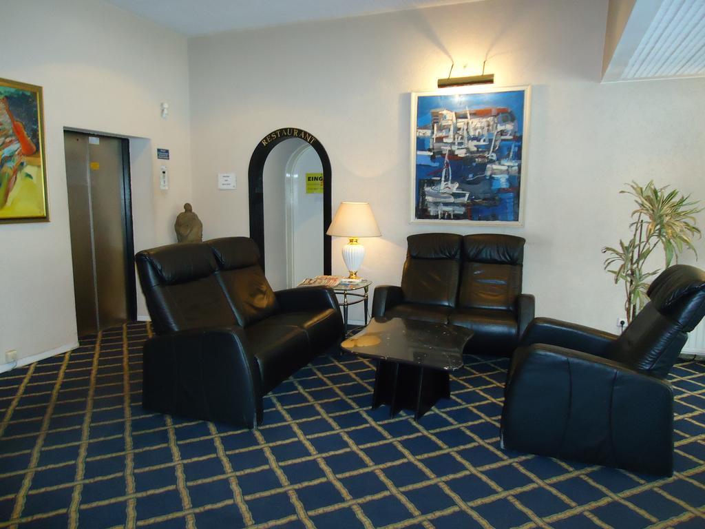 Hotel Kubrat Am Checkpoint Charlie - Berlin — Fotos 1